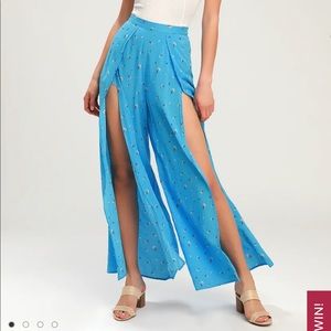 Lulu’s Sprout on the town light blue floral pants
